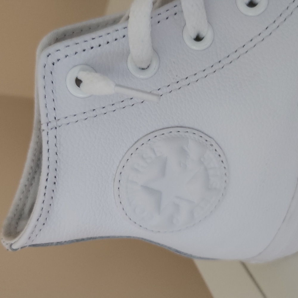 Converse - Picture 4 of 4